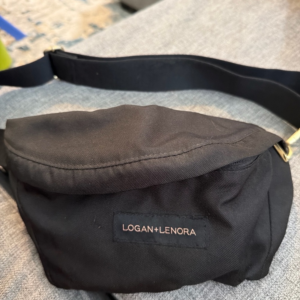 Logan + Lenora Black Crossbody Waist Belt Bag back mesh zippered pocket VGUC